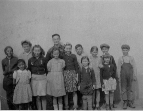 Winding Trail School, 1945-46. L-R. Back: Ted Appleby, Dick Armfelt,Jim McLean,<br /> Gilbert House, Mary Katona, Joe Katona, Jack Armfelt.Front: Frances Nipshank,<br /> Mary Tomaszyk, Wanda Tomaszyk, Helen Orasz, Karen Armfelt, Elsie Katona. Winding Trail School, 1945-46. L-R. Back: Ted Appleby, Dick Armfelt,Jim McLean,<br /> Gilbert House, Mary Katona, Joe Katona, Jack Armfelt.Front: Frances Nipshank,<br /> Mary Tomaszyk, Wanda Tomaszyk, Helen Orasz, Karen Armfelt, Elsie Katona.