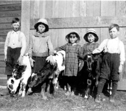 Right to left: Alvin, Velma, Edith, Frances, Verne. All part of the Bishell family. Right to left: Alvin, Velma, Edith, Frances, Verne. All part of the Bishell family.
