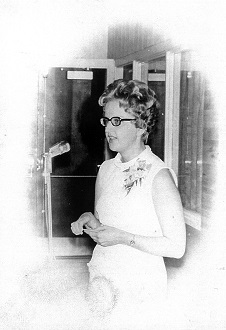 Mary giving the reply to the toast to the teachers. 1972. Mary giving the reply to the toast to the teachers. 1972.