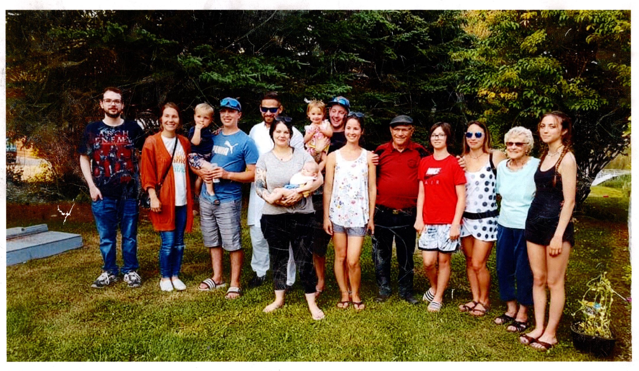Ron and Doris Rawson with grandkids and great-grandkids: L-R Thomas; Silken, Mackenzie, Cole; Abhi, Terri, Meena; Emma, Wade, Charisse; Ron; Emery; Rachelle; Doris and Halle – 2021 Ron and Doris Rawson with grandkids and great-grandkids: L-R Thomas; Silken, Mackenzie, Cole; Abhi, Terri, Meena; Emma, Wade, Charisse; Ron; Emery; Rachelle; Doris and Halle – 2021