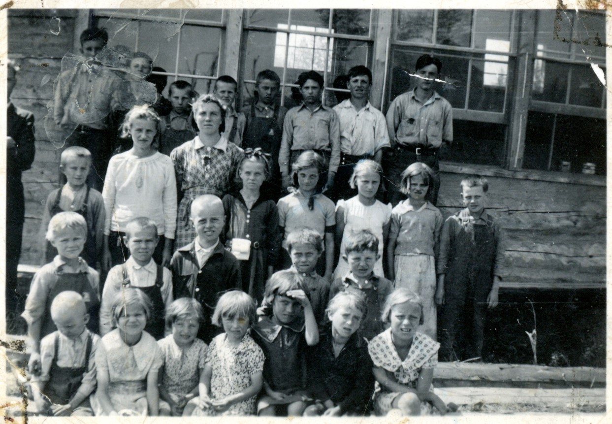 aura School class picture – Stella (Irla) is in the 2nd row from the back, 4th from the left. Sebastian is in the same row, 1st one on the right. 1938 aura School class picture – Stella (Irla) is in the 2nd row from the back, 4th from the left. Sebastian is in the same row, 1st one on the right. 1938