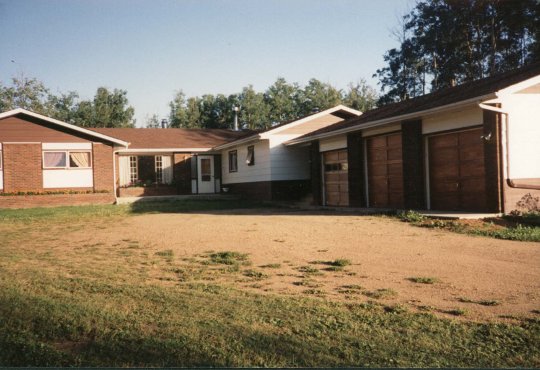 Kamelchuk home in Athabasca. 1991. Kamelchuk home in Athabasca. 1991.