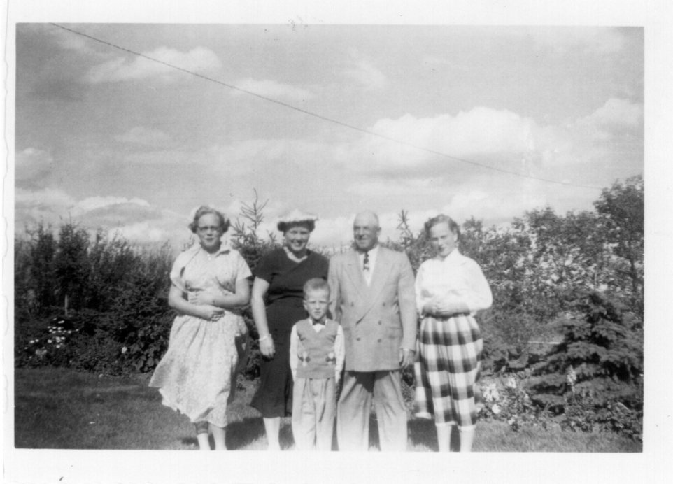 Betty, Millicent, Freeman, Winnifred and Manford (front) Howsam